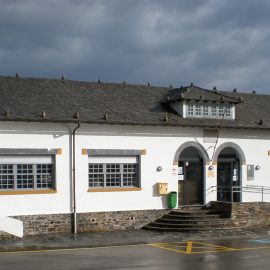 Conoce la Biblioteca Gonzalo Anes de Coaña en Asturias